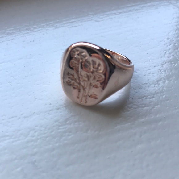 Rose gold floral signet ring 🌹 - Picture 3 of 3